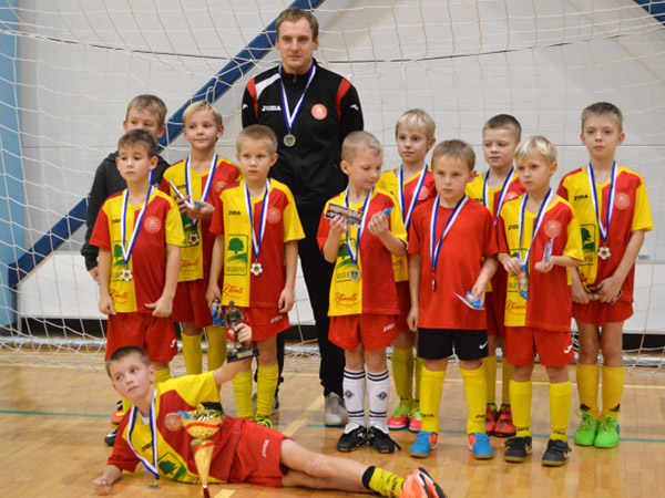 FC Elva Indoor Cupil teise koha saavutanud FC Helios Võru 2006. aasta poisid.
