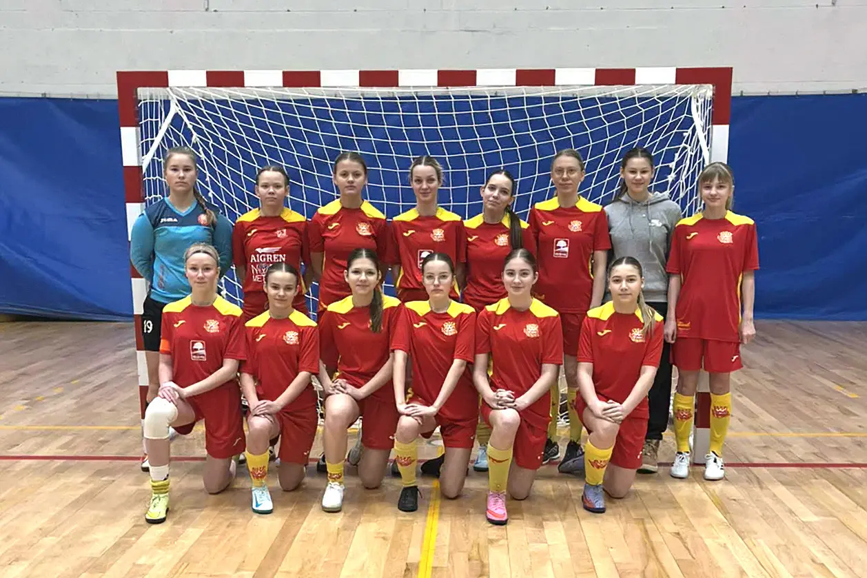 Naiste saali rahvaliigas tuli meie neidudel täna võõrsil Narva Unitedile 0:5 alla vanduda. Alagrupis jääb pidada veel kolm mängu, neist kaks kodusaalis.
The pos